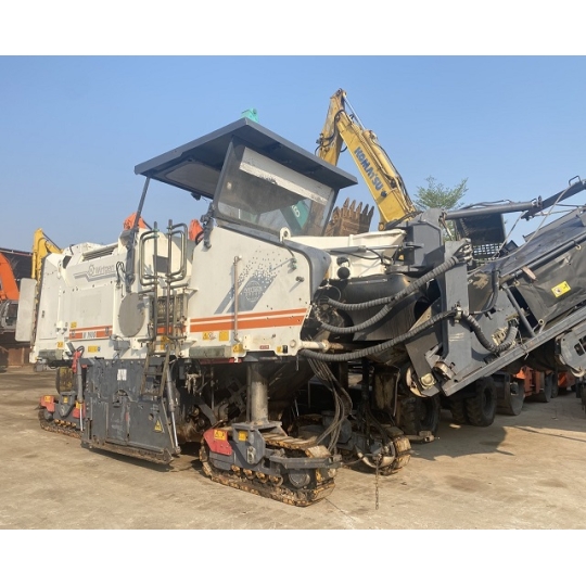 XE CÀO BÓC WIRTGEN W1900