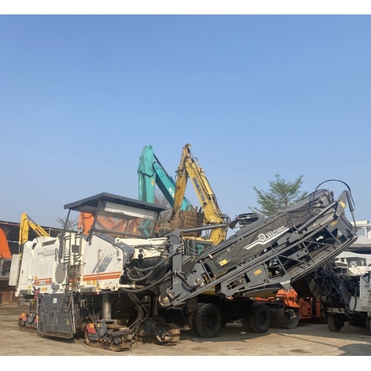 XE CÀO BÓC WIRTGEN W1900