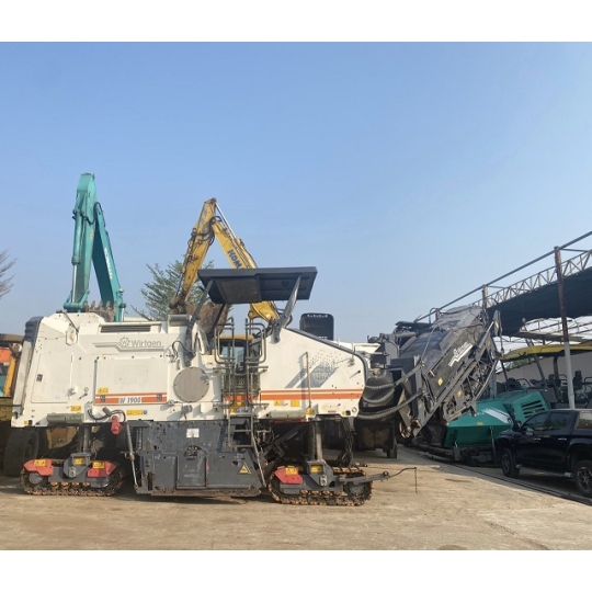 XE CÀO BÓC WIRTGEN W1900